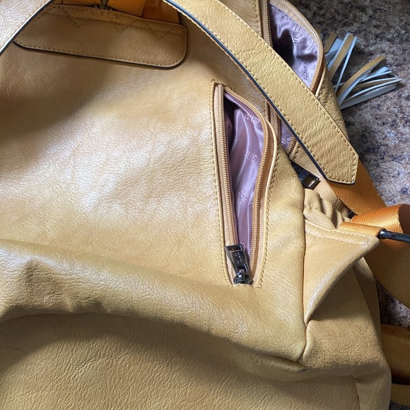 Yellow pleather backpack - Picture 5 of 8